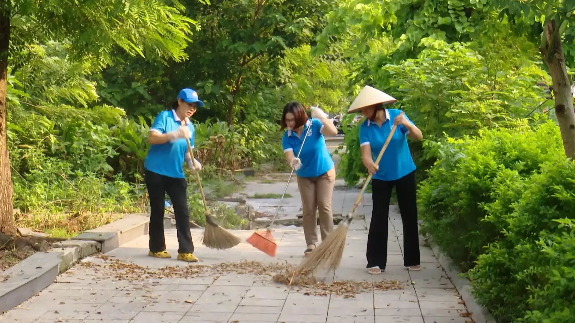 Phụ nữ Kiến Hưng lan tỏa 'cuối tuần xanh' trong cộng đồng | Người tốt quanh ta | 10/11/2025